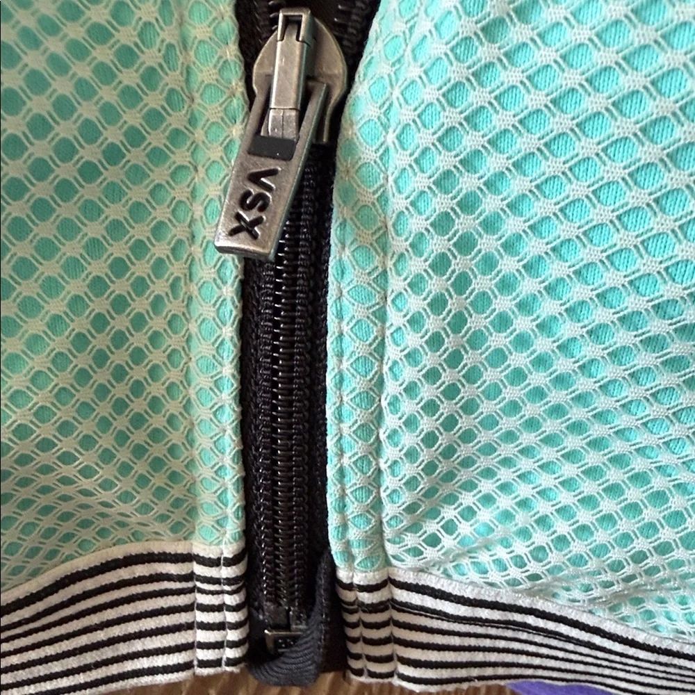 VSX Victoria Secret knockout front close Aqua and Black Sports Bra